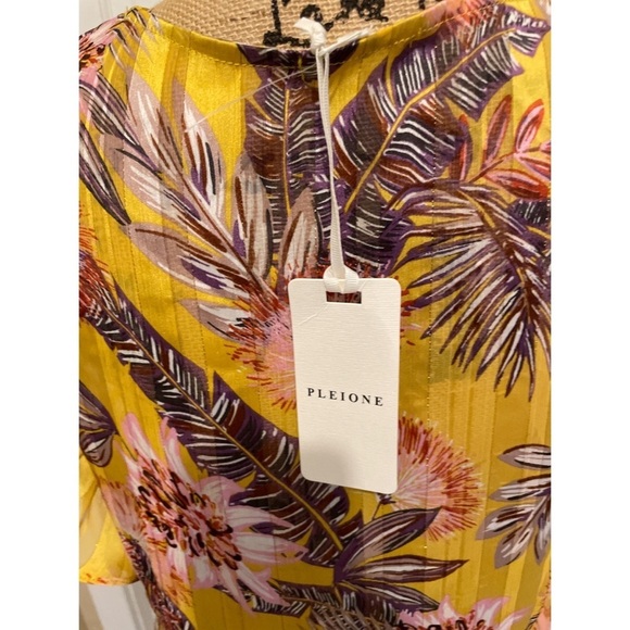 Pleione Floral Blouse Size Medium - Picture 6 of 8